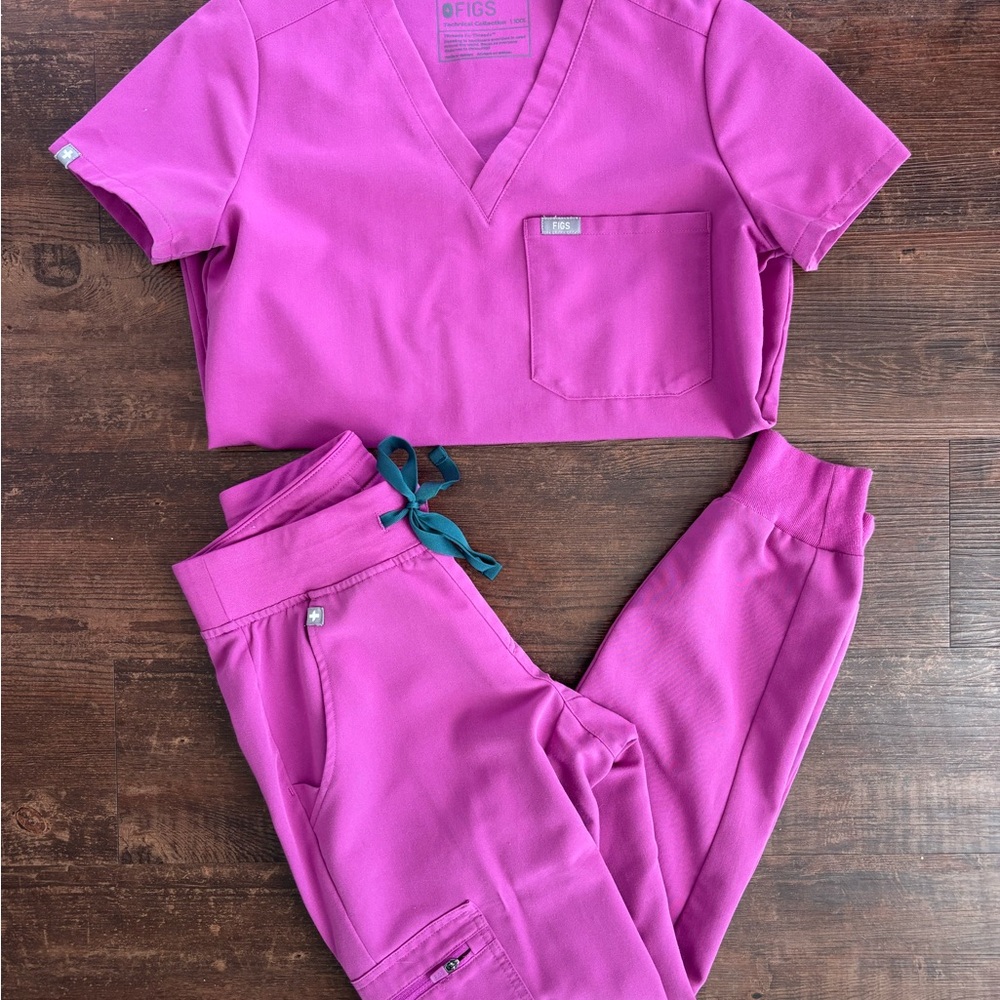 FIGS Scrub Set - Catarina One Pocket Scrub Top and Zamora Jogger Scrub Pants